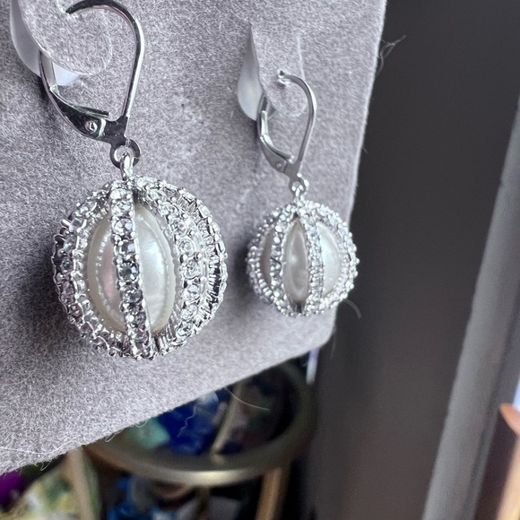 Nolan Miller Vintage Pearl Cage Drop Earrings - Picture 5 of 7